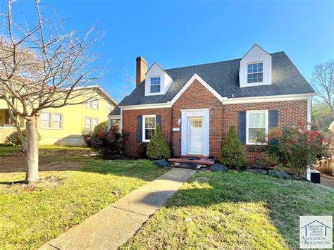 712 Mulberry Rd, Martinsville, VA 24112 .